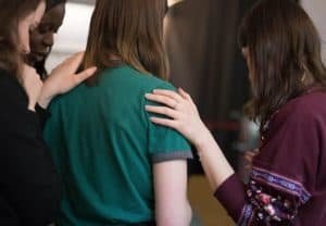 Stalking-il-fenomeno-storia-caratteristiche-vittime-molestie-donne-amiche-in-gruppo-magazine-ilbiondino.org-ProsMedia-Agenzia-CorteMedia--8